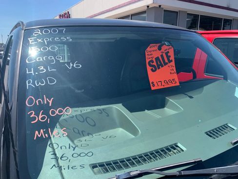 Used 2007 Chevrolet Express 1500 RWD image 3