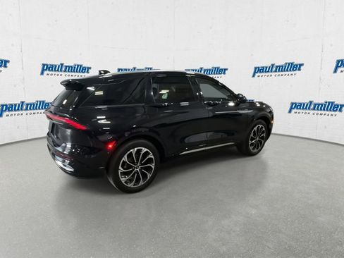 Used 2024 Lincoln Nautilus Reserve AWD/4WD image 11