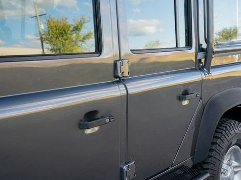 Used 1993 Land Rover Defender 110 AWD/4WD image 26