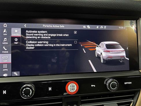 Used 2025 Porsche Macan AWD/4WD image 41