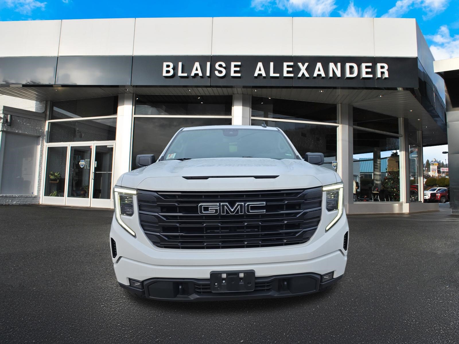 Used 2023 GMC Sierra 1500 Elevation AWD/4WD image 9