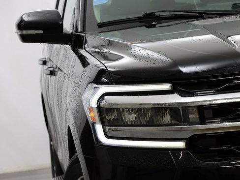 Used 2023 Ford Expedition Limited image 4