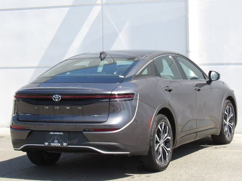 Certified 2024 Toyota Crown AWD/4WD image 6