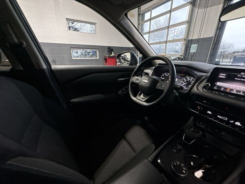Certified 2026 Nissan Rogue SV AWD/4WD image 8