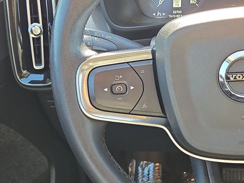 Used 2022 Volvo XC40 T5 Momentum AWD/4WD image 19