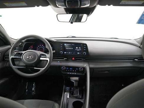 Used 2022 Hyundai Elantra SEL image 14