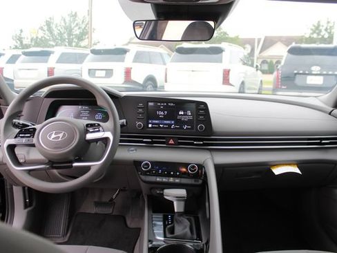 New 2026 Hyundai Elantra Hybrid FWD image 14