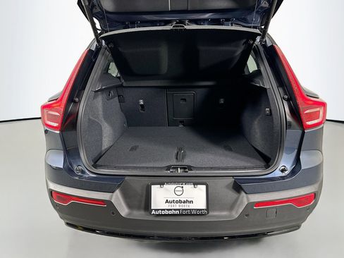 New 2026 Volvo XC40 B5 Ultra w/ Protection Package Premier image 29