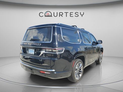 Certified 2022 Jeep Grand Wagoneer Series III w/ Rear Seat Video Group 1 AWD/4WD image 3