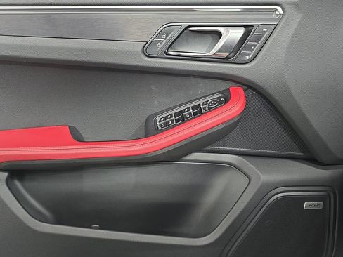 Certified 2025 Porsche Macan GTS AWD/4WD image 22