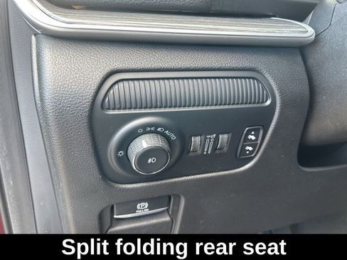 Used 2023 Jeep Wagoneer Series III w/ Preferred Equipment Group image 39