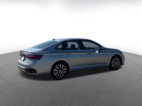 Used 2025 Volkswagen Jetta SE image 15