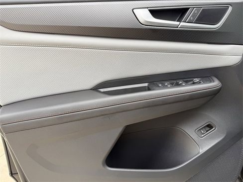 Certified 2025 Volkswagen Atlas Peak Edition SE image 20