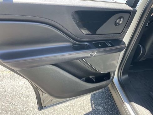 Used 2020 Lincoln Aviator Reserve w/ Equipment Group 201A AWD/4WD image 23