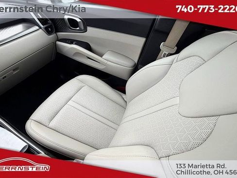 Used 2023 Kia Sorento EX image 9