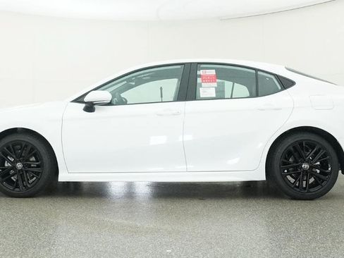 Used 2026 Toyota Camry SE FWD image 42