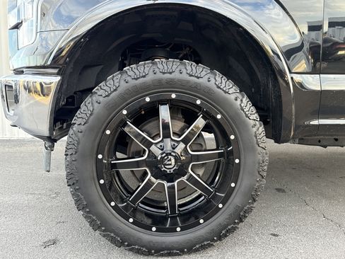 Used 2017 Ford F150 Lariat image 2