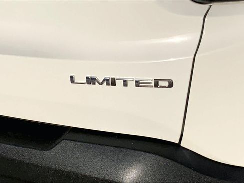 Used 2017 Jeep Renegade Limited FWD image 10