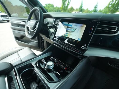 Used 2024 Jeep Wagoneer L Series II w/ Convenience Group I AWD/4WD image 41