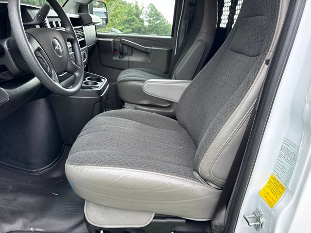Used 2025 Chevrolet Express 2500 w/ Driver Convenience Package RWD image 10