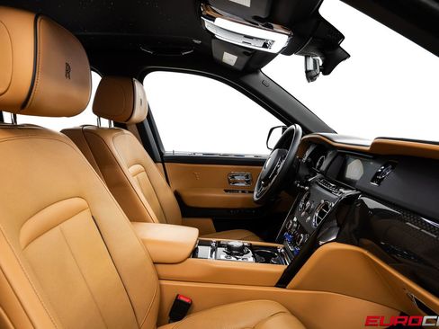 Used 2020 Rolls-Royce Cullinan Black Badge AWD/4WD image 37