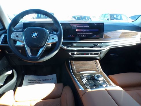 Certified 2025 BMW X7 xDrive40i image 12