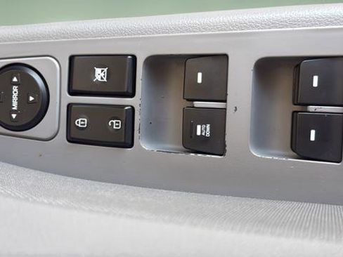 Used 2020 Hyundai Elantra SEL FWD image 14