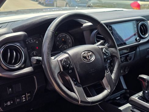 Used 2021 Toyota Tacoma TRD Off-Road w/ Technology Package AWD/4WD image 23
