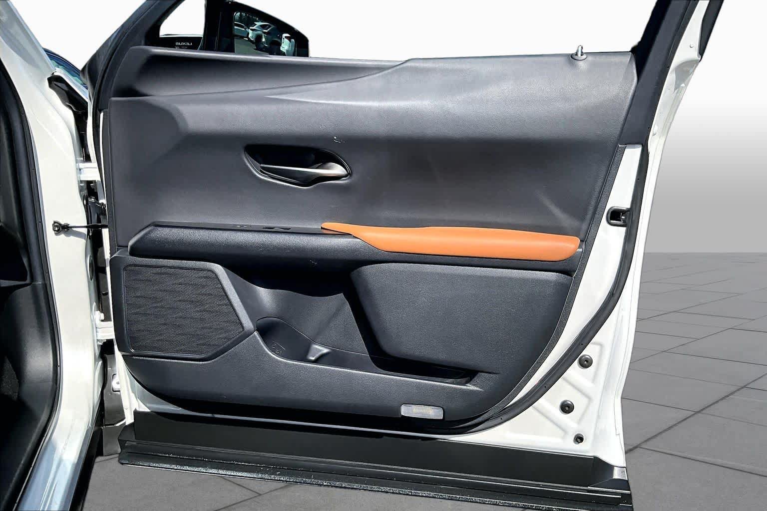 Used 2019 Lexus UX 200 w/ Premium Package FWD image 21
