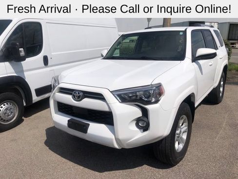 Used 2022 Toyota 4Runner SR5 AWD/4WD image 2