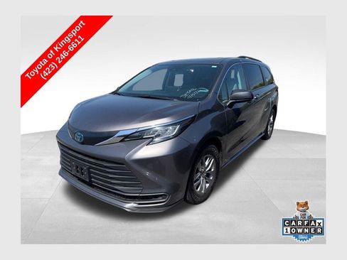 Used 2022 Toyota Sienna LE w/ LE Plus Package AWD/4WD image 1