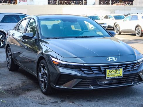 New 2025 Hyundai Elantra Sport image 3