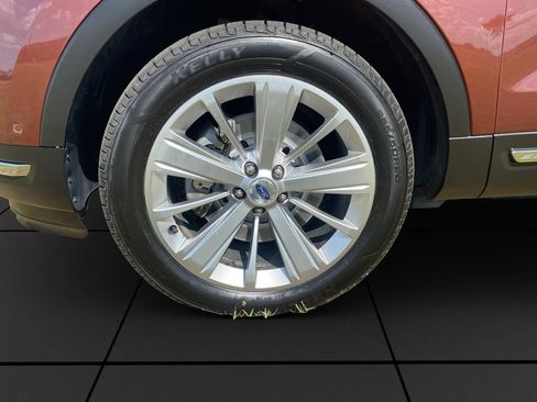 Used 2018 Ford Explorer Limited w/ Equipment Group 301A AWD/4WD image 33