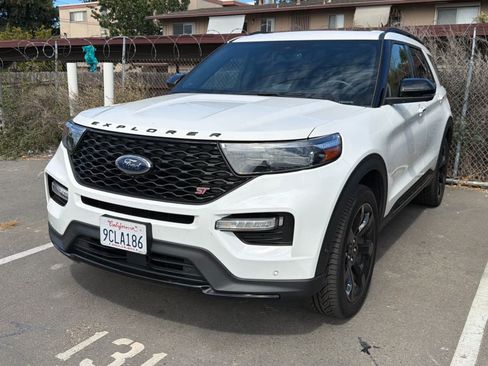 Used 2022 Ford Explorer ST w/ Equipment Group 401A AWD/4WD image 2