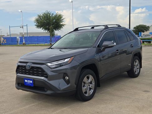 Used 2024 Toyota RAV4 XLE w/ Convenience Package AWD/4WD image 9