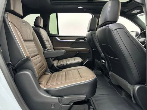 New 2026 GMC Acadia Denali Ultimate w/ LPO, Floor Liner Package AWD/4WD image 41