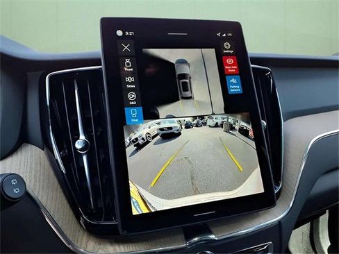 New 2026 Volvo XC60 B5 Plus w/ Protection Package Premier image 18