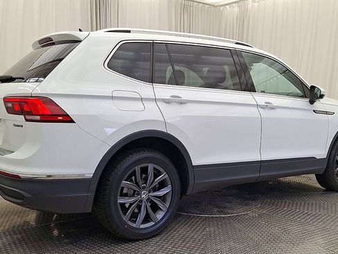 Used 2022 Volkswagen Tiguan SE AWD/4WD image 3