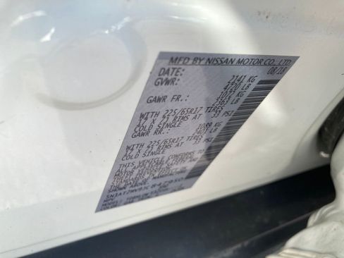 Used 2018 Nissan Rogue SV image 34