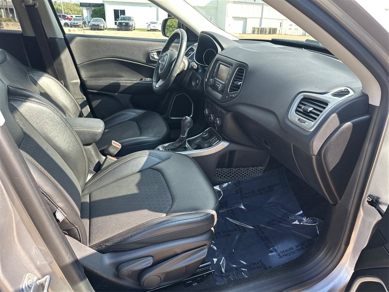 Used 2018 Jeep Compass Latitude AWD/4WD image 33