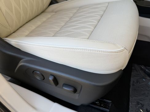 Used 2022 Buick Envision Avenir w/ Technology Package II image 20