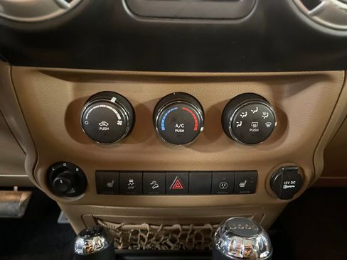 Used 2013 Jeep Wrangler Unlimited Sahara w/ Dual Top Group image 19