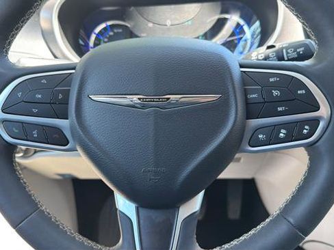 Used 2024 Chrysler Pacifica Limited FWD image 14