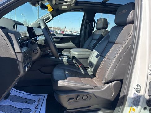 Used 2025 Chevrolet Tahoe High Country AWD/4WD image 4