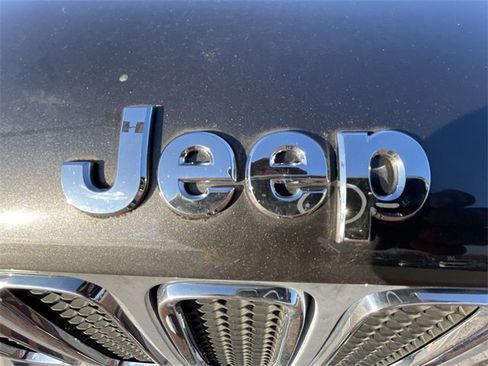 Used 2018 Jeep Renegade Latitude image 3