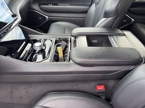 Used 2024 Jeep Wagoneer Series III image 15