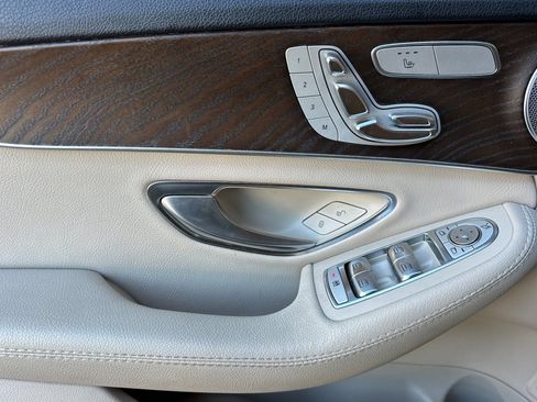 Used 2019 Mercedes-Benz C 300 4MATIC Sedan image 11