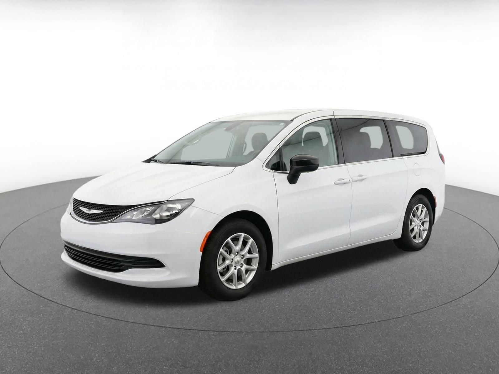Used 2024 Chrysler Voyager LX FWD image 3