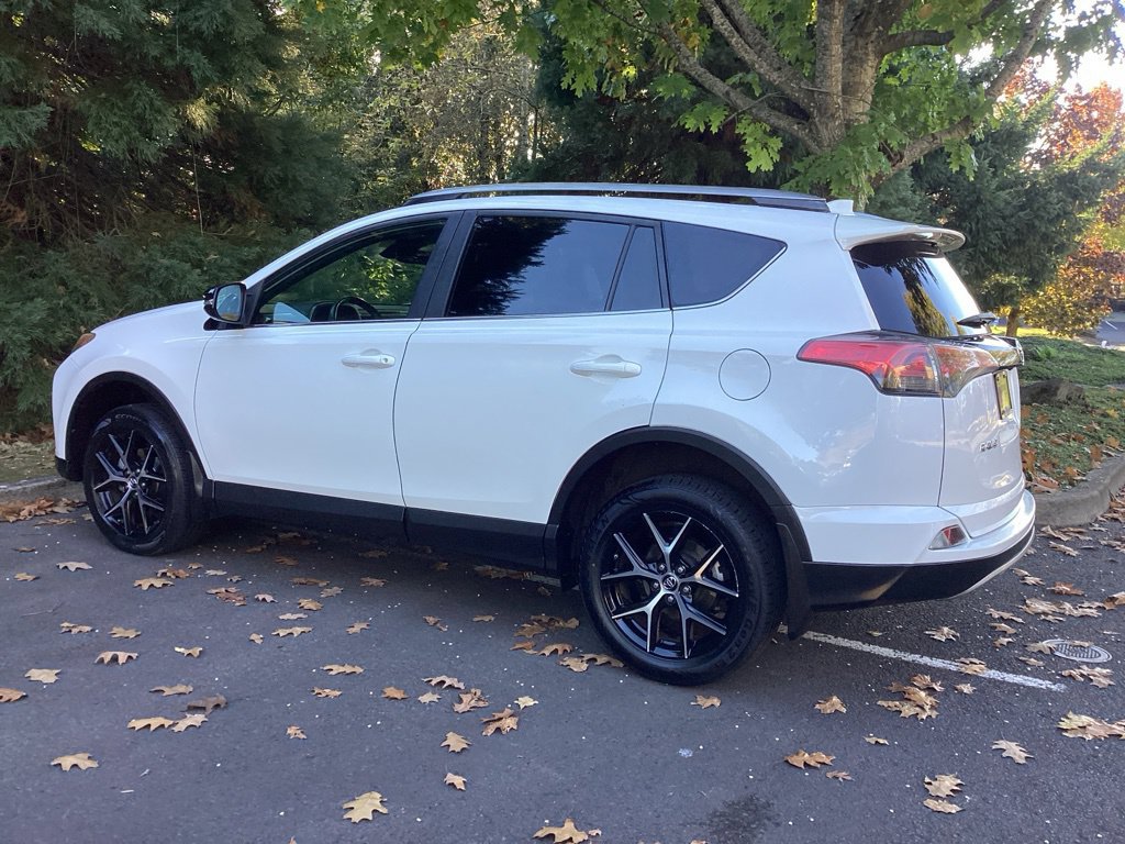 Used 2017 Toyota RAV4 SE w/ Power Extra Value Package AWD/4WD image 10