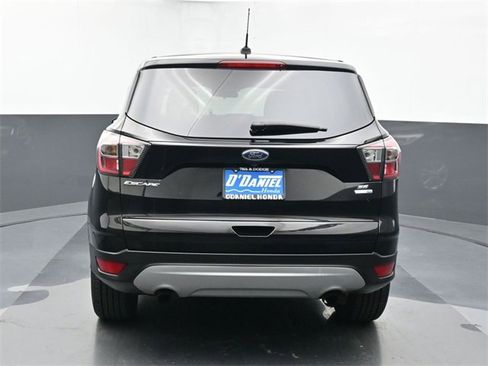 Used 2017 Ford Escape SE image 4